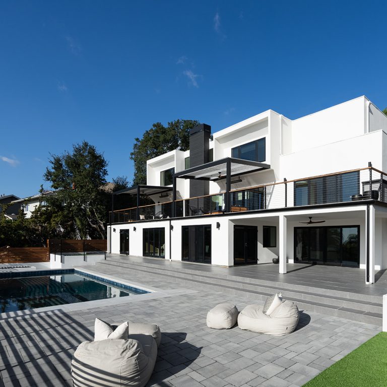 Hilary Hale, Giselle Kabbany // Squires